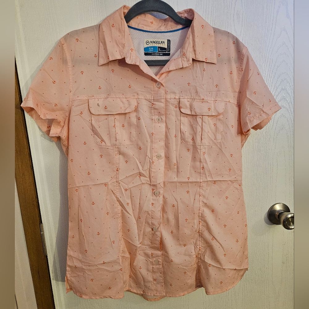 Magellan Outdoors Womens Fishing Shirt Size L in Salmon and Pink Anchors ⚓️